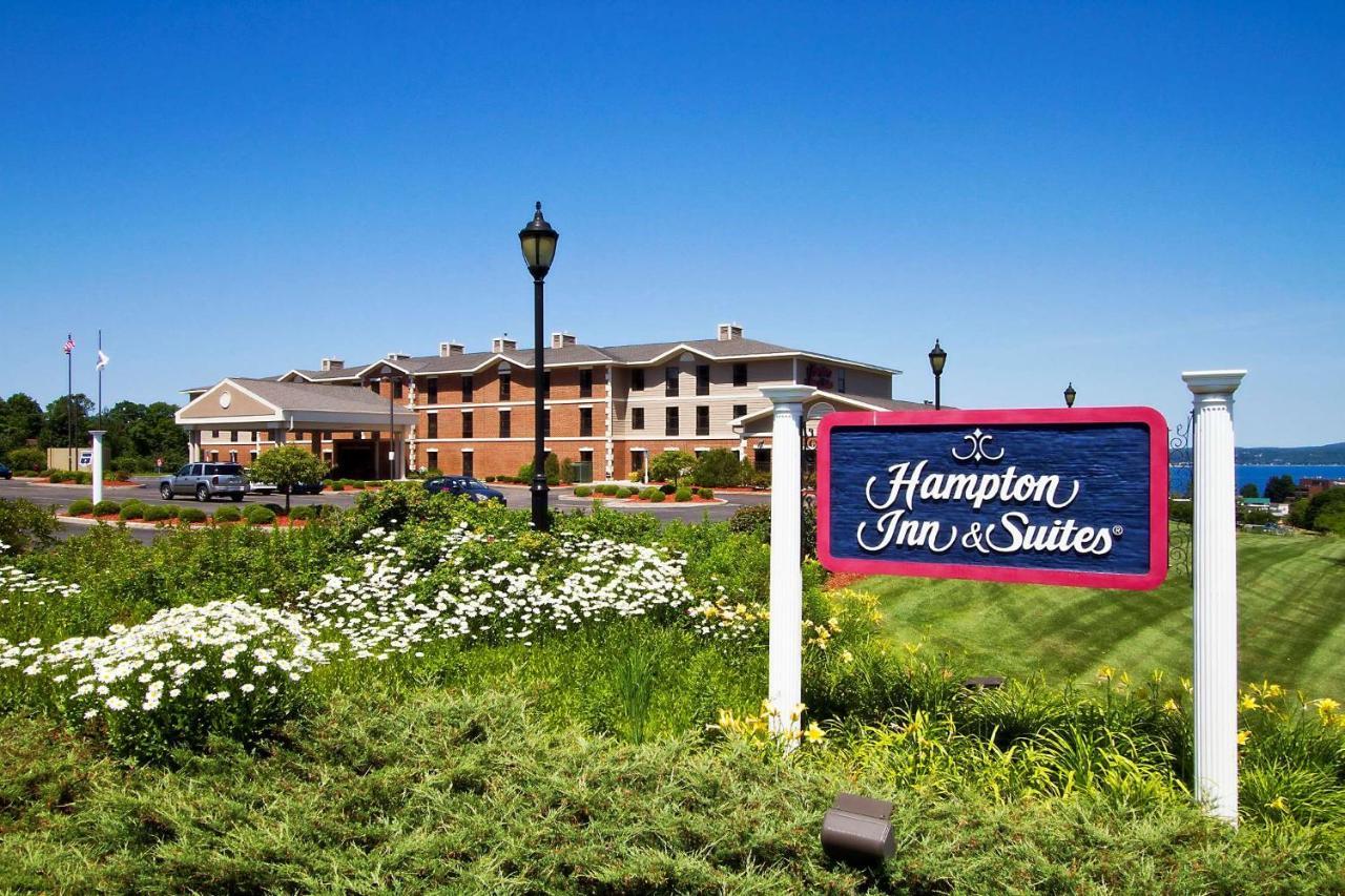 Hampton Inn & Suites Петоски Экстерьер фото
